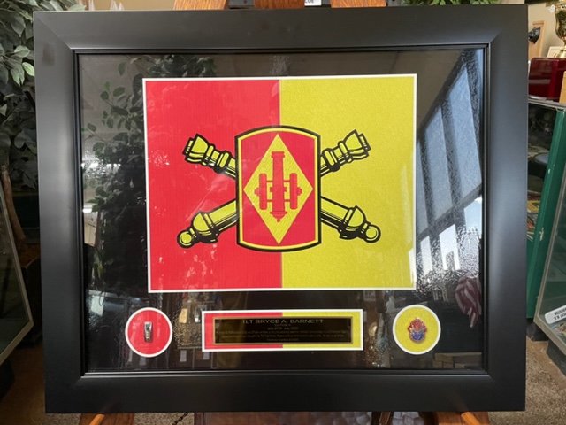 Plaque-red-and-yellow